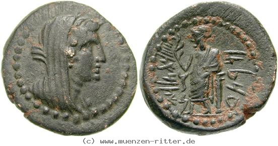 Klicken Sie auf das Bild um es auf Ihrem Rechner zu speichern phoenizien-kleopatra-ii-bronze/egri8105.jpg