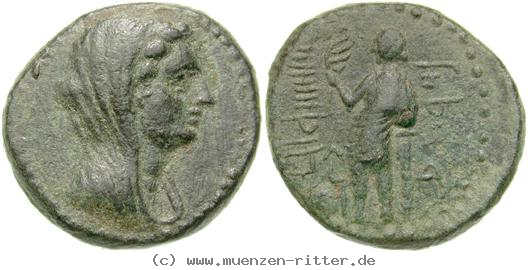 Klicken Sie auf das Bild um es auf Ihrem Rechner zu speichern phoenizien-kleopatra-ii-bronze/egri8106.jpg