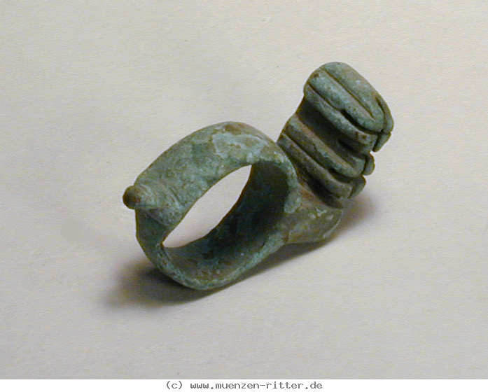 Klicken Sie auf das Bild um es auf Ihrem Rechner zu speichern rom-ringschluessel/12276.jpg
