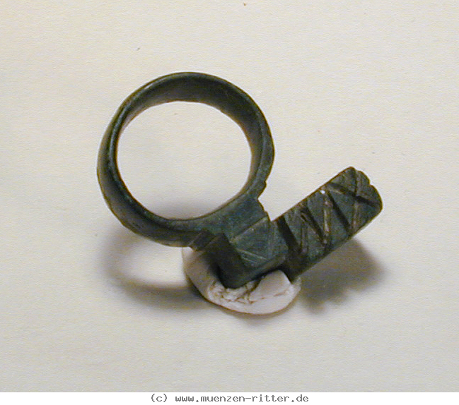 Klicken Sie auf das Bild um es auf Ihrem Rechner zu speichern rom-ringschluessel/12282.jpg