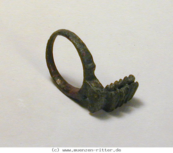Klicken Sie auf das Bild um es auf Ihrem Rechner zu speichern rom-ringschluessel/12396.jpg