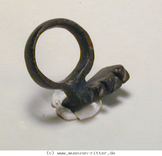 Klicken Sie auf das Bild um es auf Ihrem Rechner zu speichern rom-ringschluessel/12403.jpg