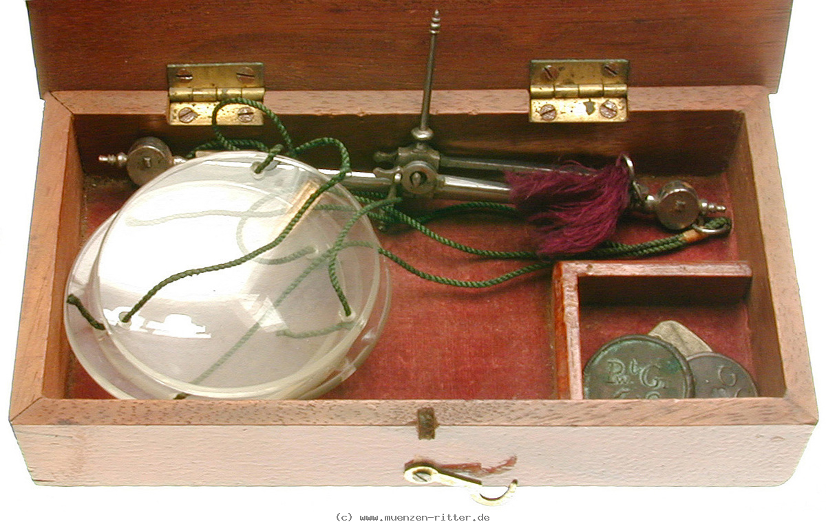 Klicken Sie auf das Bild um es auf Ihrem Rechner zu speichern waagen-apothekerwaage/eobj84.jpg